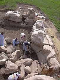 Αρχαιολόγοι στο Κομ ελ Χετάν.