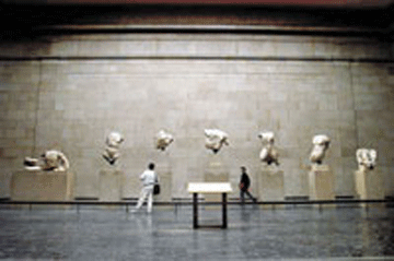 Φωτογραφία από την έκθεση των γλυπτών του Παρθενώνα στο Βρετανικό Μουσείο