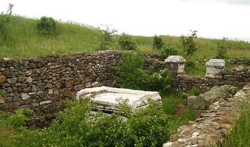 Λείψανα του οικισμού στην Ουλπιάνα που άκμασε κατά τη ρωμαϊκή περίοδο.