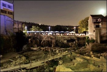 Αναστηλώνεται η αυλή των θαυμάτων στην Πλάκα