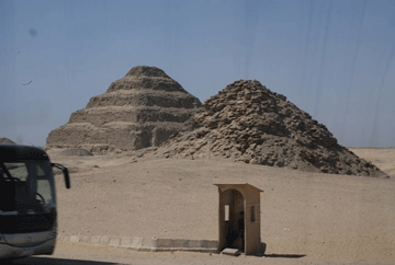 Δύο τάφοι αποκαλύφθηκαν στη νεκρόπολη της Σαχάρας στην Αίγυπτο