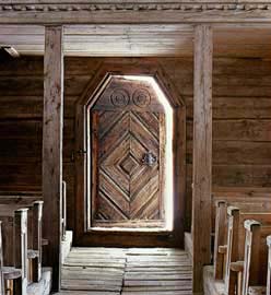 Έκπληξη αποτελούν τα ξύλινα διακοσμητικά στοιχεία σε εκκλησία της Φινλανδίας