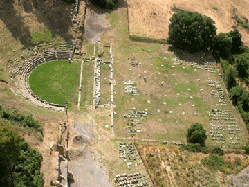 Aναστηλώνεται το αρχαίο θέατρο της Μεγαλόπολης
