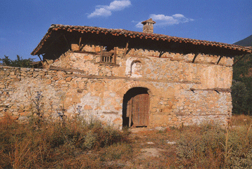 Βυζαντινό μοναστήρι «περπατά» σε ράγες