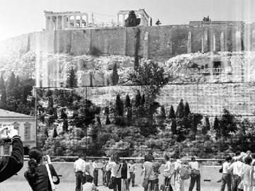 Με οθόνες εξαφανίζουν τις πίσω όψεις των κτιρίων στην περιοχή του Νέου Μουσείου Ακρόπολης