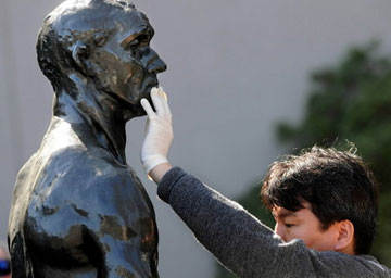 Πρόσβαση ατόμων με προβλήματα όρασης στα μουσεία