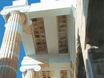 Κατέβηκαν οι σκαλωσιές από τα  Προπύλαια