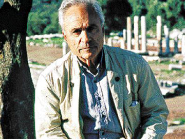 Π. Θέμελης: Οι παραστάσεις ζωντανεύουν τα αρχαία θέατρα