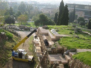 58 ακαδημαϊκοί αντιδρούν στην ανακατασκευή του θεάτρου του Διονύσου