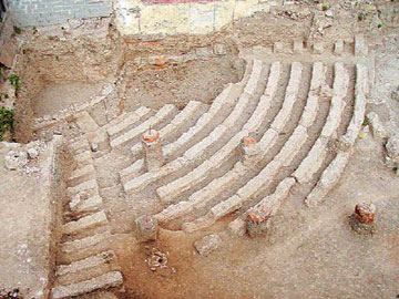 Αρχαίος ναός δίπλα στο θέατρο των Αχαρνών