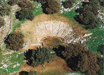 Κουμπαράδες για τη σωτηρία έξι αρχαίων θεάτρων