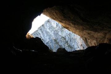 Εγκαινιάστηκε η Σπηλιά του Δράκου στην Καστοριά