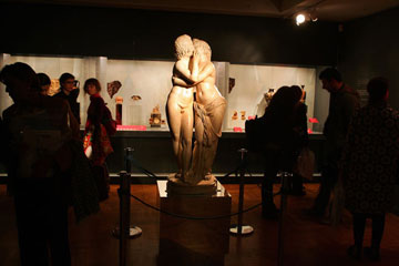 Το παγκόσμιο ενδιαφέρον έχει κεντρίσει η έκθεση για τον έρωτα στο Μουσείο Κυκλαδικής Τέχνης.