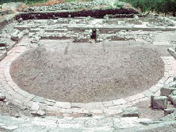Η Αεροπορία αποκάλυψε αρχαίο θέατρο στις Φθιώτιδες Θήβες