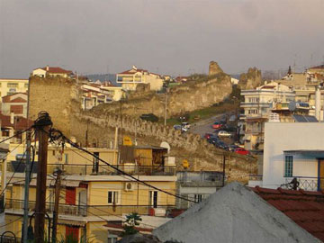 Θα σωθούν τα βυζαντινά τείχη της Θεσσαλονίκης