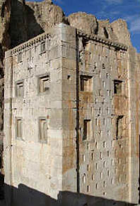 Καταρρέει ιερό μνημείο του Ζωροαστρισμού