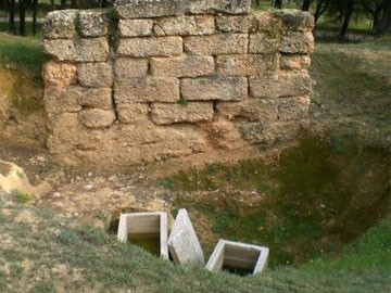 Ξεκινούν τα έργα ανάδειξης του Τύμβου του Σοφοκλή