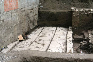 Ρωμαϊκός δρόμος στο.. κέντρο της Λάρισας