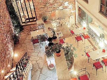 Νυχτώνει, ώρα για μουσείο