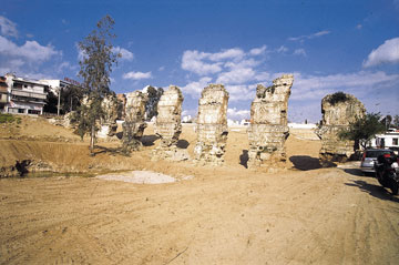 Στα πρόθυρα κατάρρευσης το Αδριάνειο