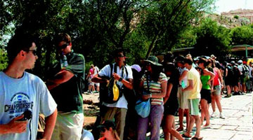 Σε ομηρία και πάλι η Ακρόπολη