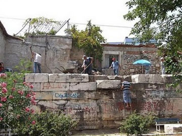 Μουσείο ο τάφος του Εκατόμνου