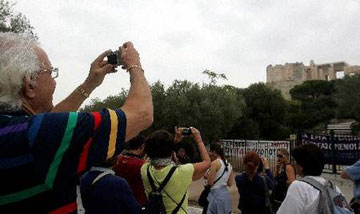 Στην Ακρόπολη τα ΜΑΤ για να  ανοίξει ο αρχαιολογικός χώρος