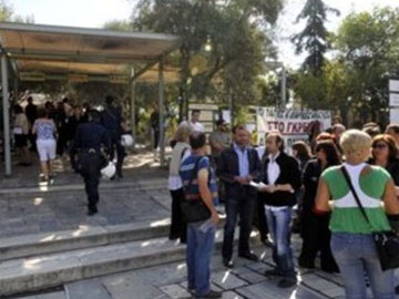 Κατάληψη στο ταμείο του χώρου της Ακρόπολης από συμβασιούχους, ελεύθερη η είσοδος