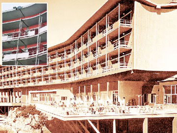 Κατεδαφίζεται το Μον Παρνές