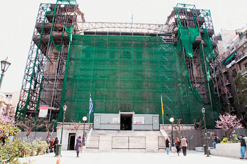 Προκλητική η εικόνα του Αγ. Κωνσταντίνου στην Ομόνοια