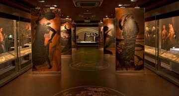 Γενική άποψη της έκθεσης στο Μουσείο Κυκλαδικής Τέχνης.