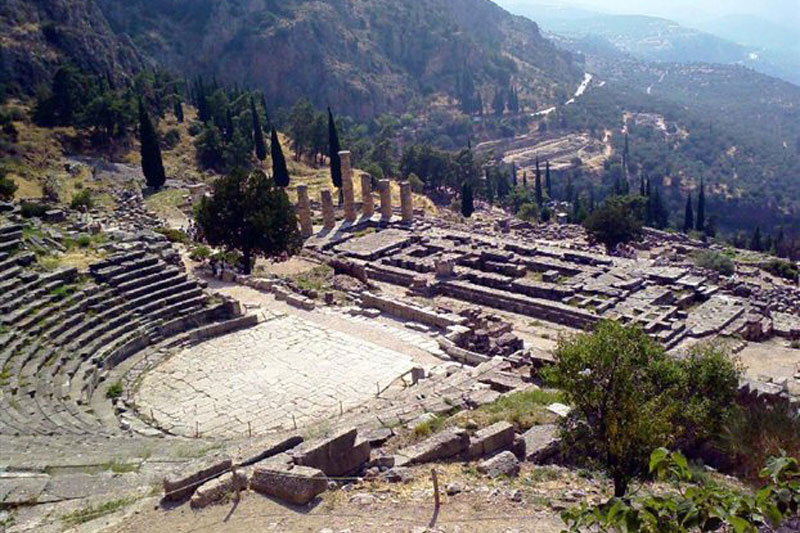 Το αρχαίο θέατρο των Δελφών.