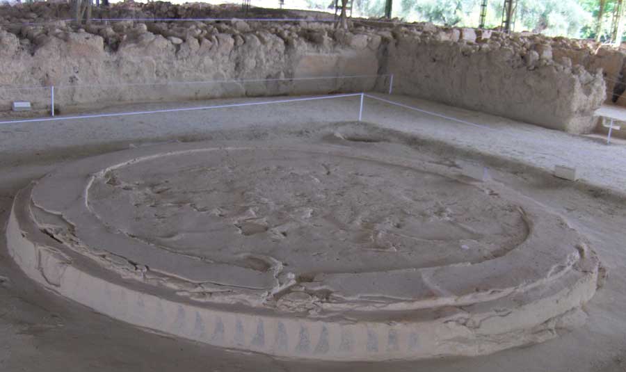 Άποψη από την κεντρική αίθουσα του ανακτόρου του Νέστορα στην Πύλο.