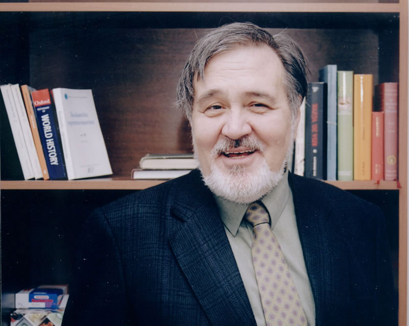 Ο Ilber Ortayli στο Μουσείο Ισλαμικής Τέχνης