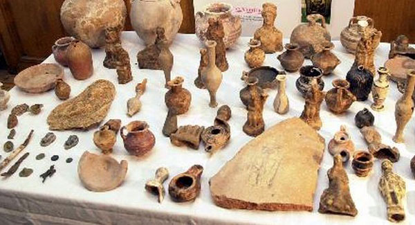 Χιλιάδες αρχαιότητες διακινούνται παράνομα από αρχαιοκάπηλους κάθε χρόνο.