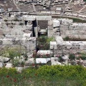 Παρέμβαση στο αρχαίο θέατρο της Λάρισας