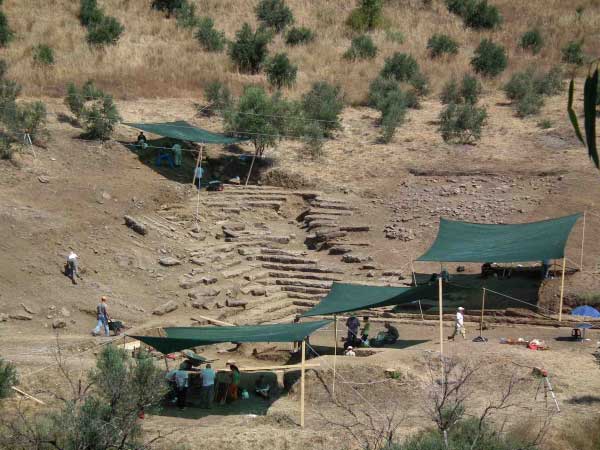 Στο φως το αρχαίο θέατρο της Καλυδώνας