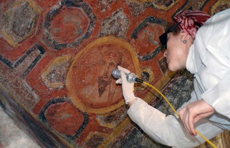 Χειρουργικά… λέιζερ σε βυζαντινούς ναούς της Κρήτης
