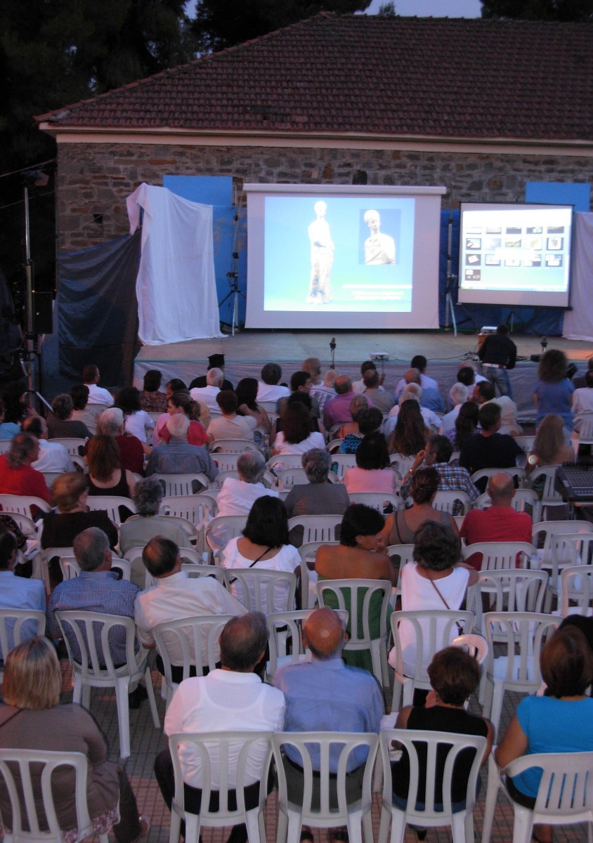 Εικόνα από την εκδήλωση, την οποία παρακολούθησε πλήθος κόσμου.