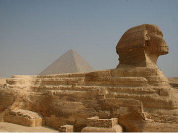 Ξεκινούν να εργάζονται ξανά οι ξένες αρχαιολογικές αποστολές στην Αίγυπτο. 