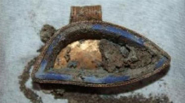 Το χρυσό μάτι που βρέθηκε στην Αρχαία Ελεύθερνα, σε οικογενειακό τάφο του 8ου-7ου αιώνα π.Χ.