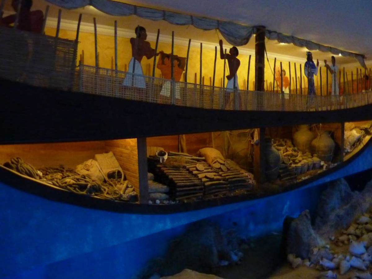 Άποψη της αίθουσας του Ουλουμπουρούν.