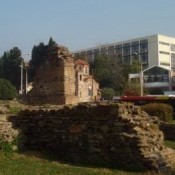 Ξήλωσαν μνημείο για τις πέτρες