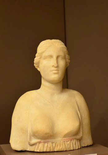 Γυναικεία προτομή (Νισυρία Κόρη), 3ος-2ος αι. π.Χ. 