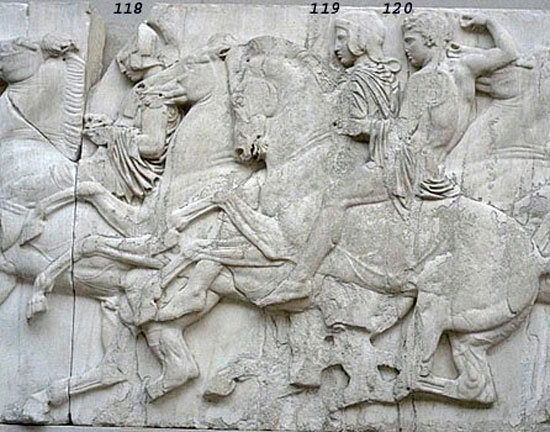 Ομάδα ιππέων από τη βόρεια ζωφόρο του Παρθενώνα. Στην αρχαία Αθήνα, ιππείς ήταν οι αριστοκράτες.