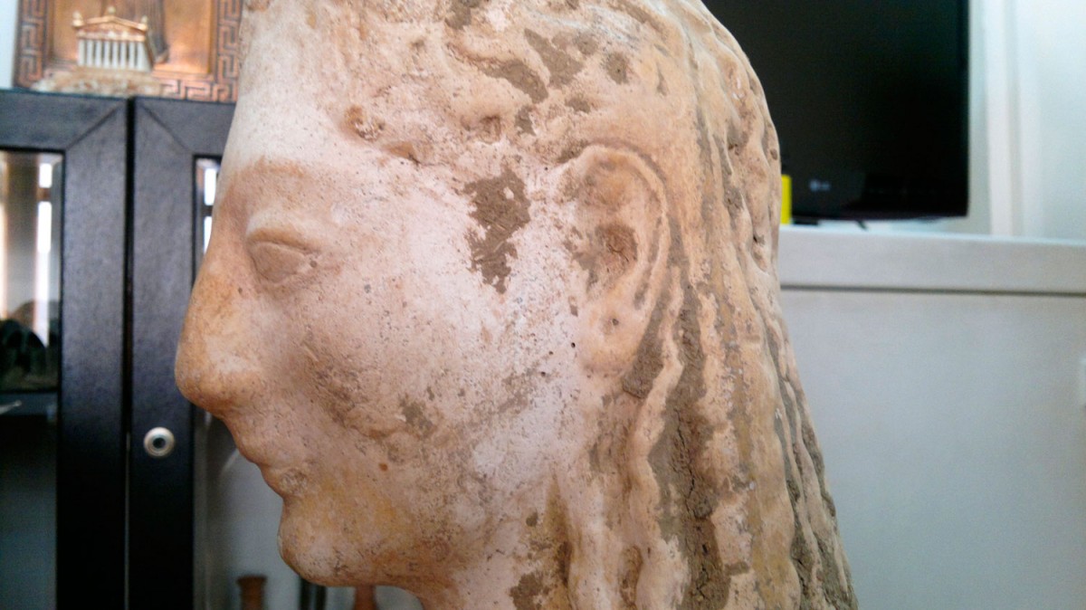 Η Πεπλοφόρος Κόρη, που βρέθηκε στην κατοχή αρχαιοκαπήλων στη Φυλή (Χασιά) Αττικής.