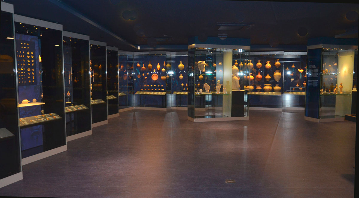 Άποψη της νέας έκθεσης της Συλλογής Κυπριακών Αρχαιοτήτων στο Μουσείο Κυκλαδικής Τέχνης.
