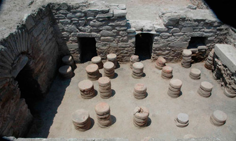 Λουτρικό συγκρότημα στον αρχαιολογικό χώρο της Δημητριάδας.