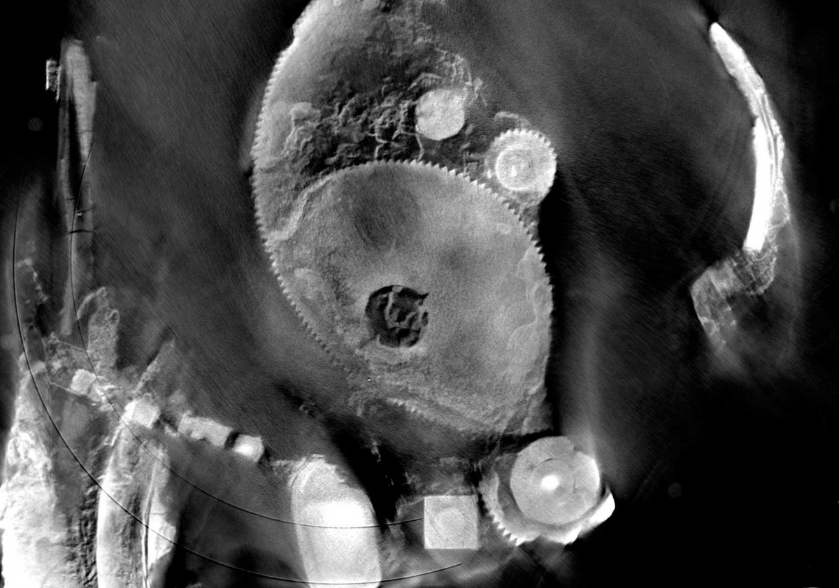 Σκηνή από το ντοκιμαντέρ «Ο πρώτος υπολογιστής του κόσμου» (συμπαραγωγή της ΕΡΤ) που θα προβάλλεται στο πλαίσιο της έκθεσης «Το ναυάγιο των Αντικυθήρων».