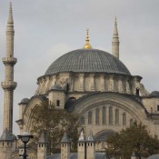 Δεξαμενή στα θεμέλια τζαμιού